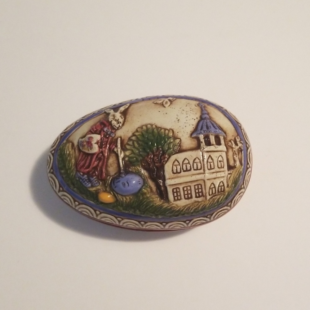 Hand-Painted Ceramic Easter Egg Decoration in Multicolor EUC